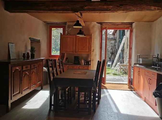 Les Toits De Miramont Affittacamere Montesquieu-Avantes